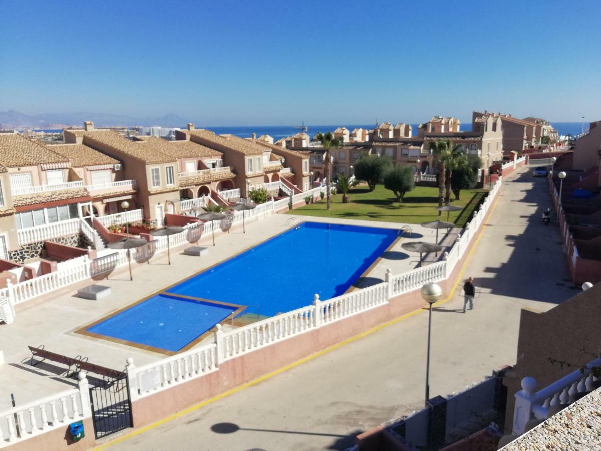 Bungalow Junto A La Piscina, Gran Alacant Santa Pola Luaran gambar
